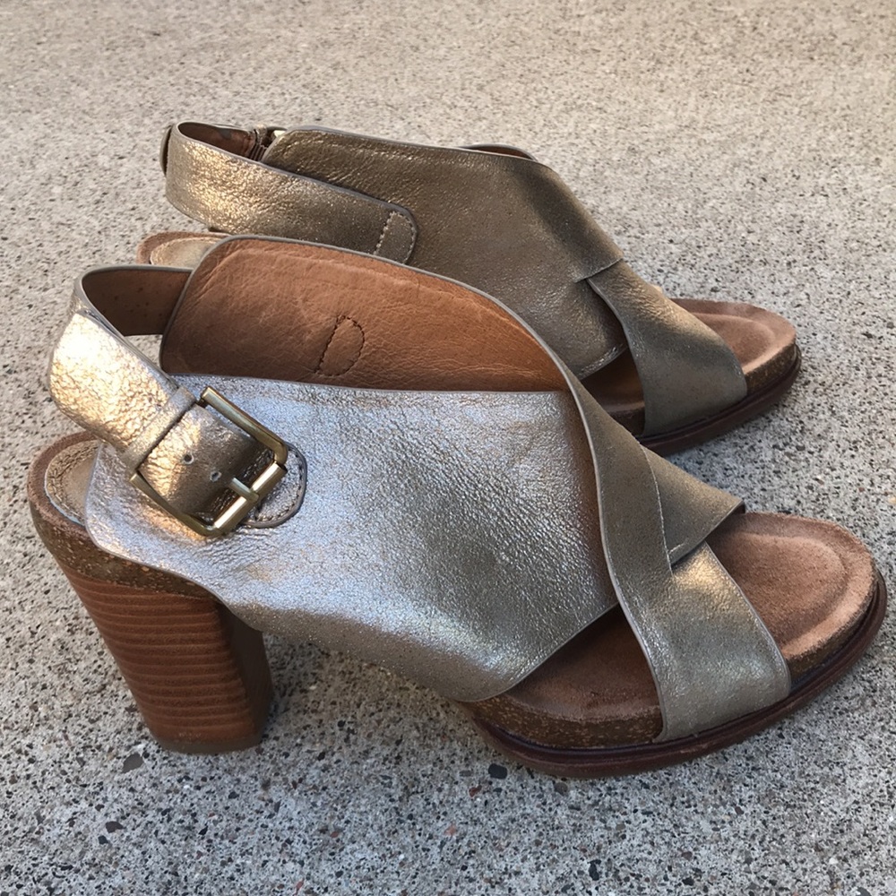🌸Sofft Cambria Gold Metallic heels 🌸 - Picture 10 of 13